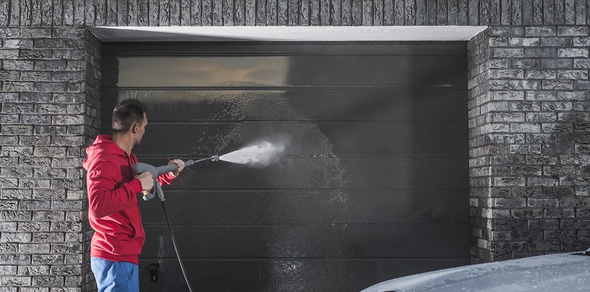 Wartung & Pflege Garagentor: Tipps zur Garagentorreinigung